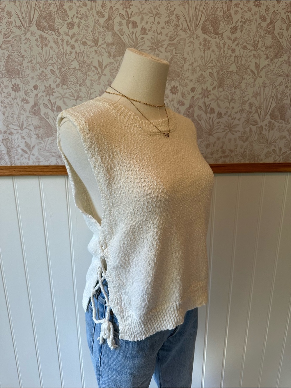 Mi Ami Cream Side-Tie Knit Sweater Vest – Size Medium - Picture 3 of 9